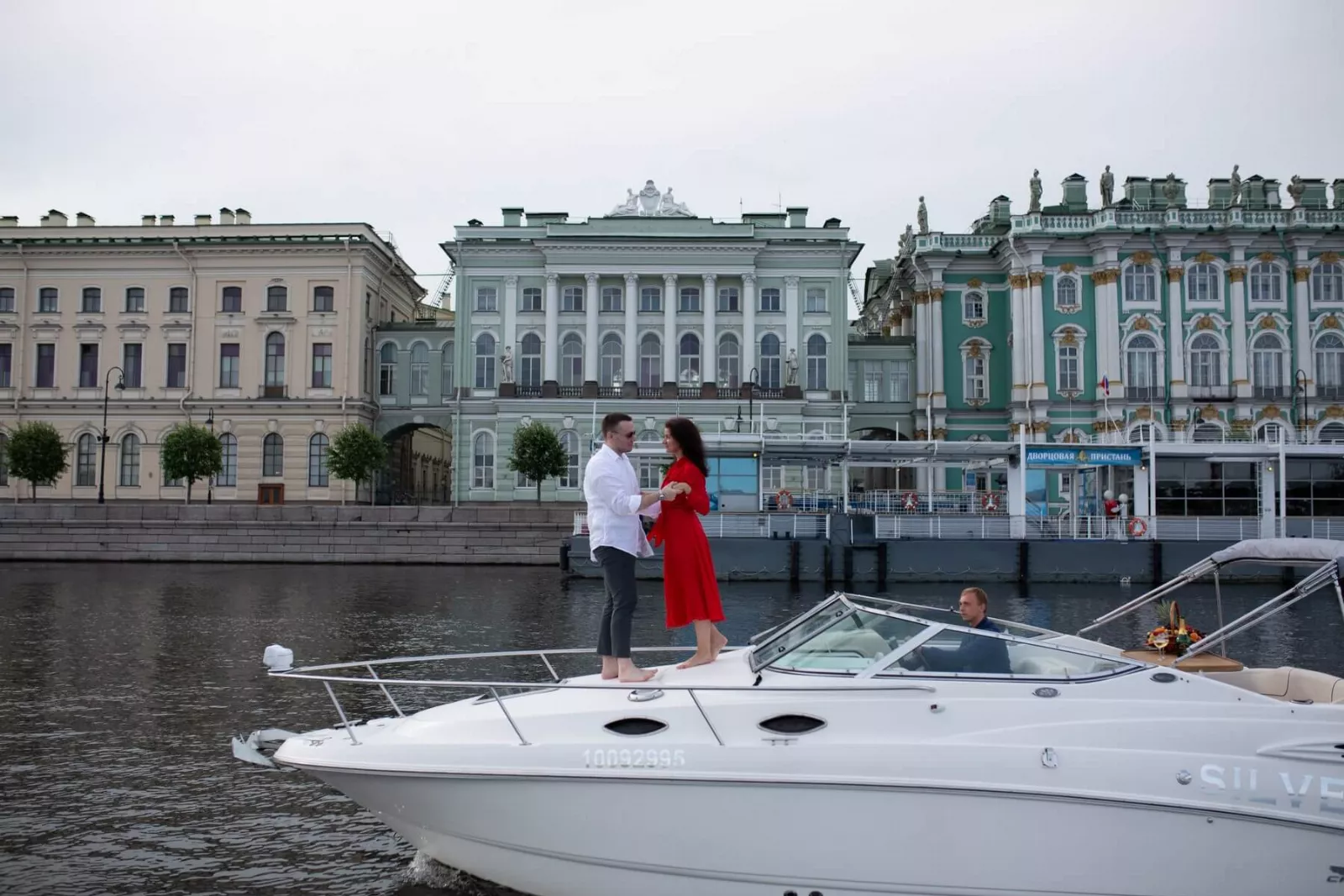 Романтические Водные Приключения: Прогулка на Яхте для Двоих от Круиз-Каприз в Санкт-Петербурге
